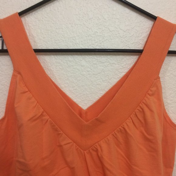 4/$25 ๐ Ferocious Chik V-Neck Sleeveless Top - Picture 3 of 7